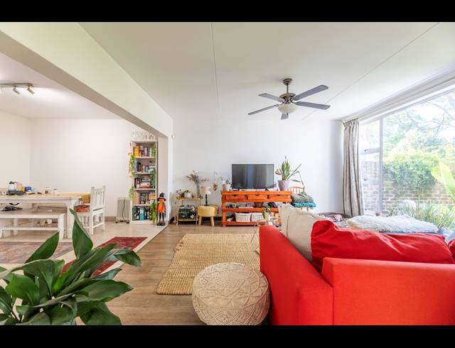 3 BEDROOM APARTMENT FOR SALE IN BRYANSTON
